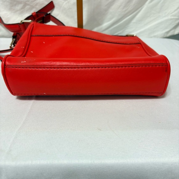 Kate Spade Red Crossbody Bag w/Storybook Lining. - Picture 7 of 11